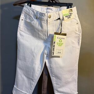 d. jeans White High-Rise Cropped Capri Jeans